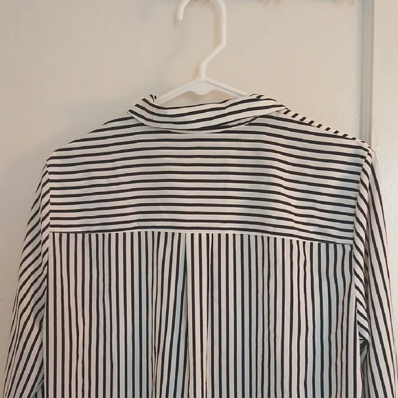 H&M Navy Blue and White Button Down Blouse - Picture 8 of 14